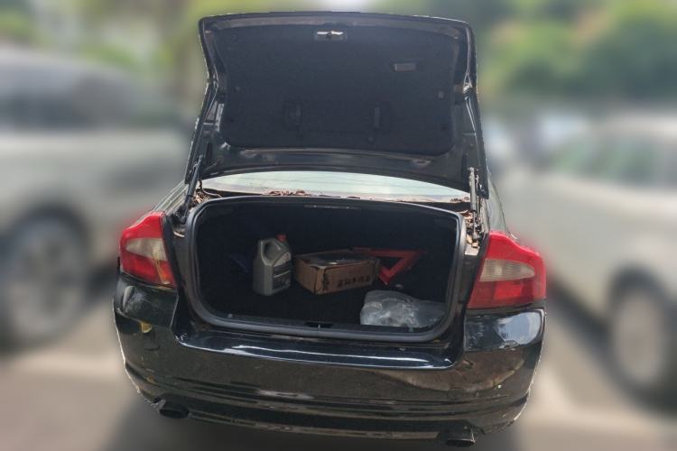 Used Volvo S80L 2011 2.0T ZhiZun Edition Trunk