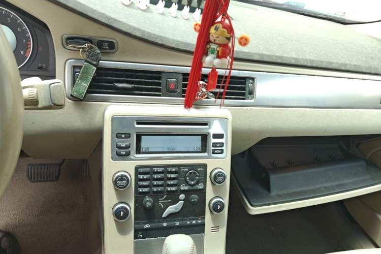 Used Volvo S80L 2011 2.0T Zhiya Edition Audio And AC Panel