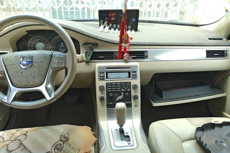 Used Volvo S80L 2011 2.0T Zhiya Edition Center Console