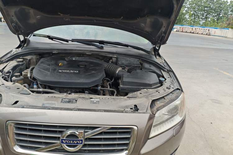 Used Volvo S80L 2011 2.0T ZhiZun Edition Engine Bay Left