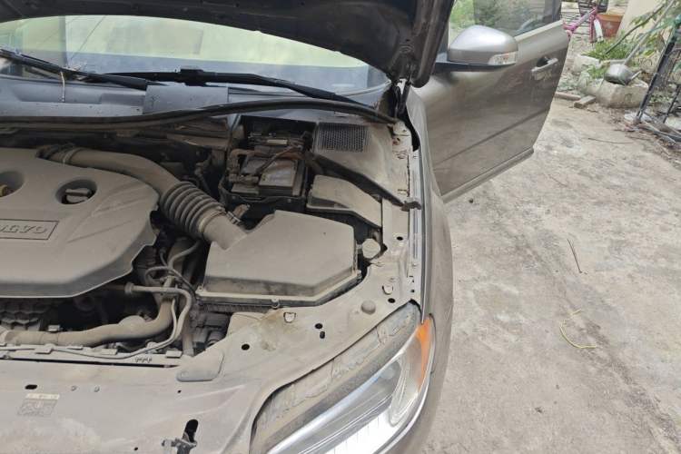 Used Volvo S80L 2011 2.0T Zhiya Edition Engine Bay Left