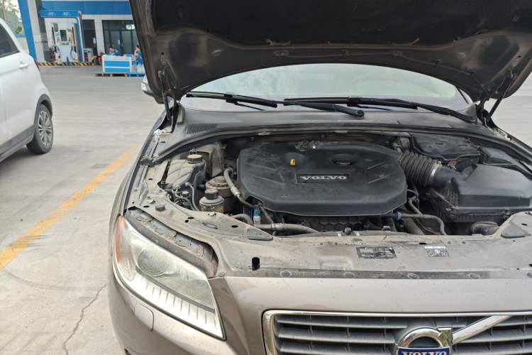 Used Volvo S80L 2011 2.0T ZhiZun Edition Engine Bay Right