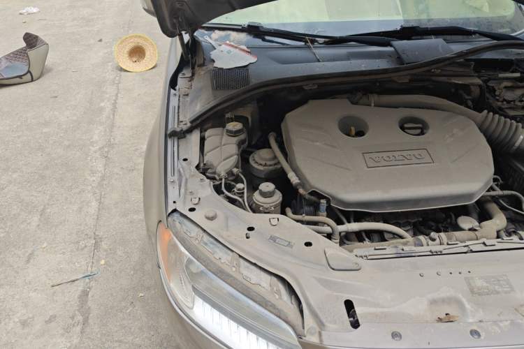 Used Volvo S80L 2011 2.0T Zhiya Edition Engine Bay Right