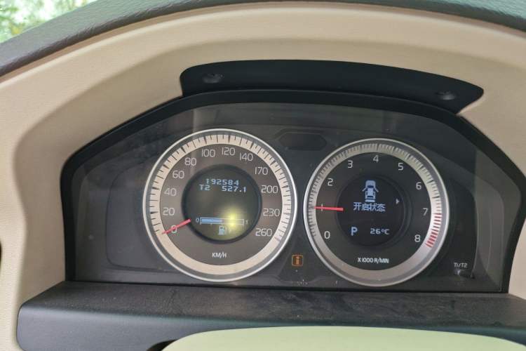 Used Volvo S80L 2011 2.0T ZhiZun Edition Odometer Close Up