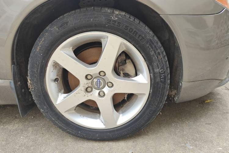 Used Volvo S80L 2011 2.0T Zhiya Edition Right Front Wheel Hub