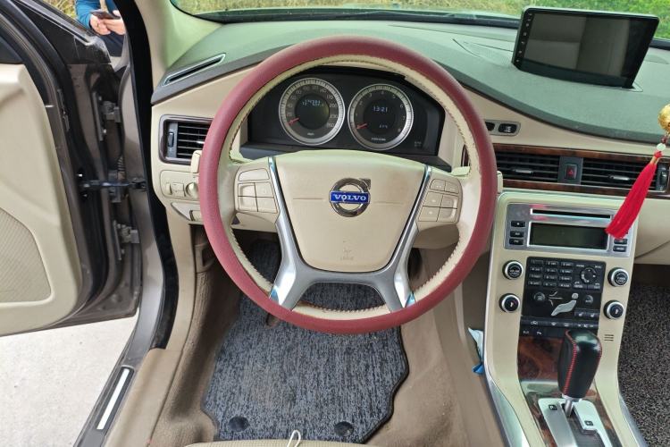 Used Volvo S80L 2011 2.0T ZhiZun Edition Steering Wheel