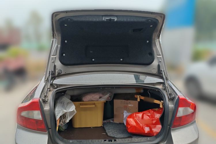 Used Volvo S80L 2011 2.0T ZhiZun Edition Trunk