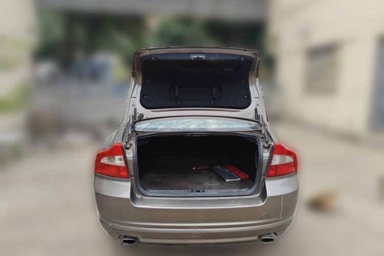 Used Volvo S80L 2011 2.0T Zhiya Edition Trunk