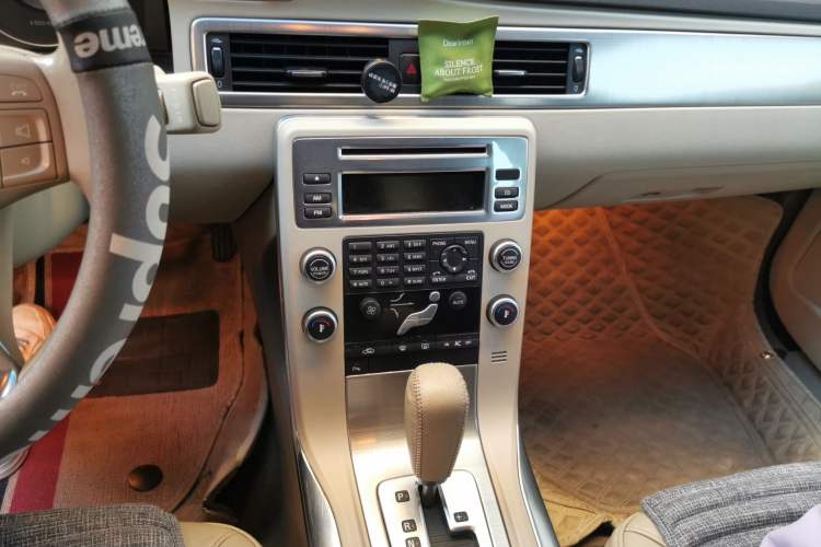 Used Volvo S80L 2011 2.0T Zhiya Edition Audio And AC Panel