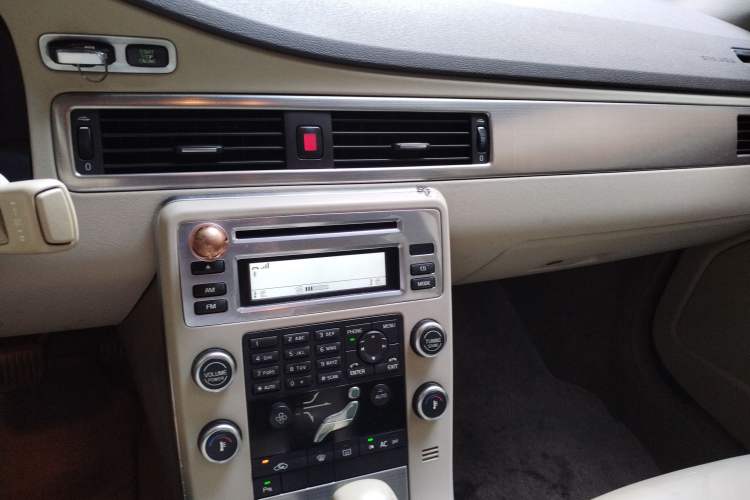 Used Volvo S80L 2011 2.0T Zhiya Edition Audio And AC Panel