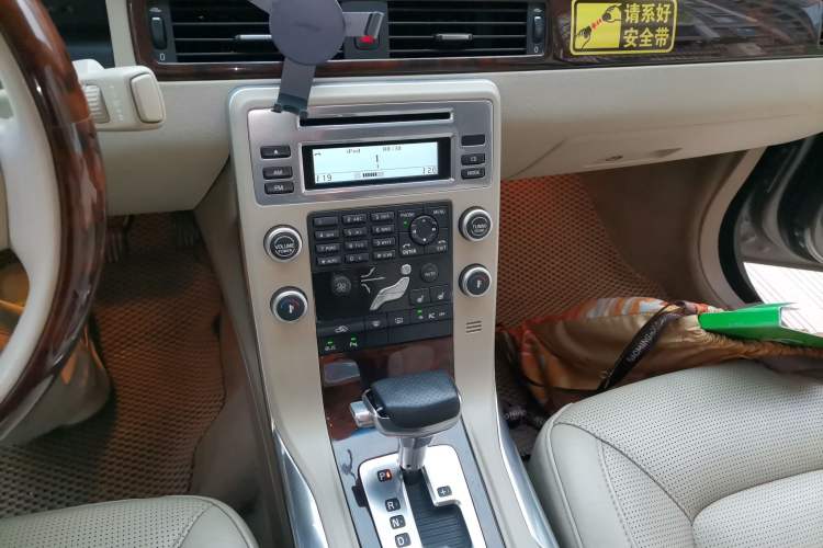 Used Volvo S80L 2011 2.0T ZhiZun Edition Audio And AC Panel