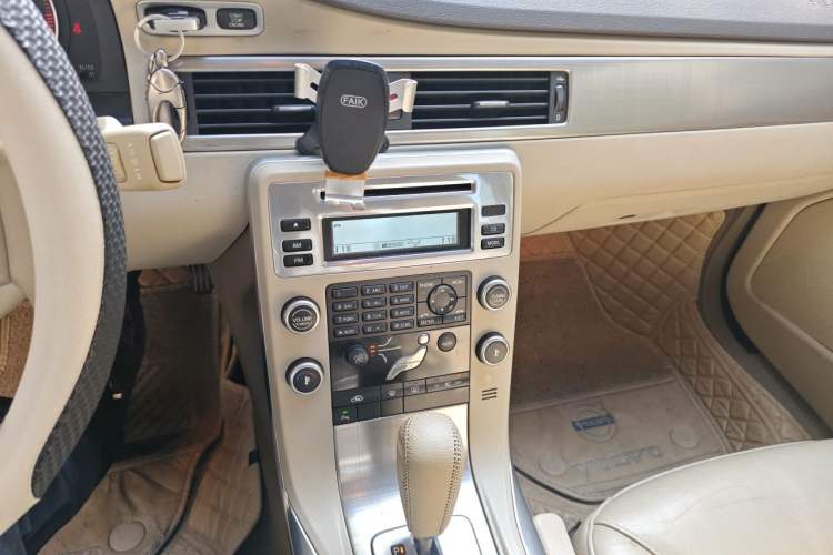 Used Volvo S80L 2011 2.0T ZhiShang Version Audio And AC Panel