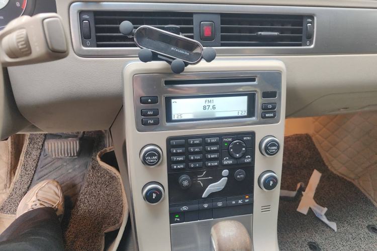 Used Volvo S80L 2011 2.0T Zhiya Edition Audio And AC Panel