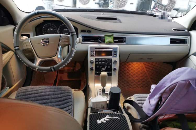 Used Volvo S80L 2011 2.0T Zhiya Edition Center Console