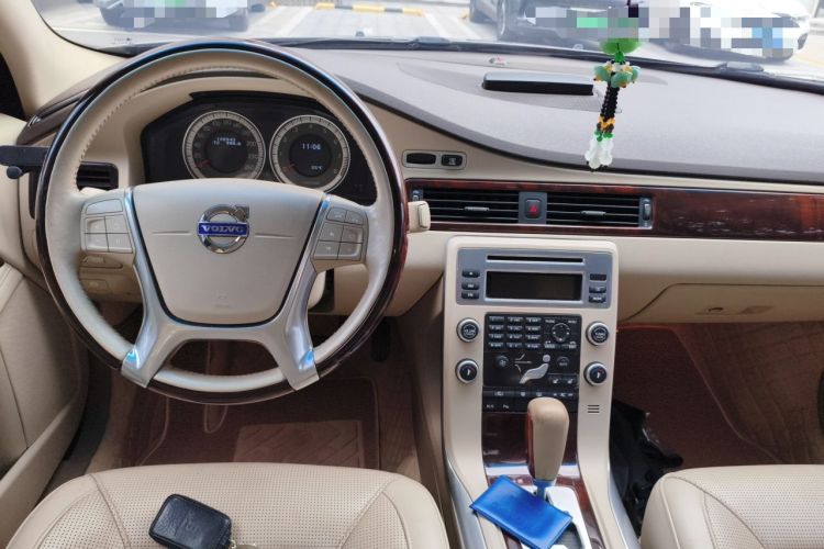Used Volvo S80L 2011 2.0T ZhiZun Edition Center Console