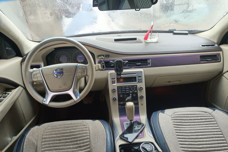 Used Volvo S80L 2011 2.0T Zhiya Edition Center Console