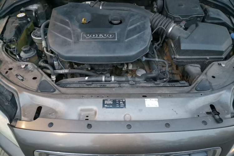 Used Volvo S80L 2011 2.0T ZhiZun Edition Engine Bay