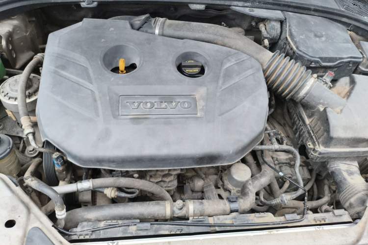 Used Volvo S80L 2011 2.0T ZhiZun Edition Engine Bay