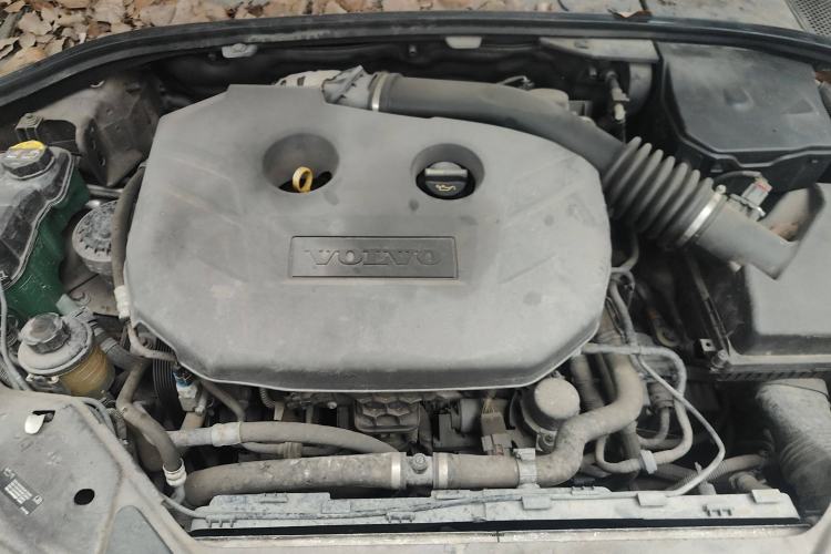 Used Volvo S80L 2011 2.0T Zhiya Edition Engine Bay