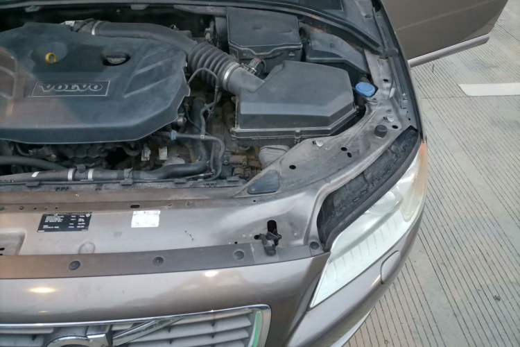 Used Volvo S80L 2011 2.0T ZhiZun Edition Engine Bay Left
