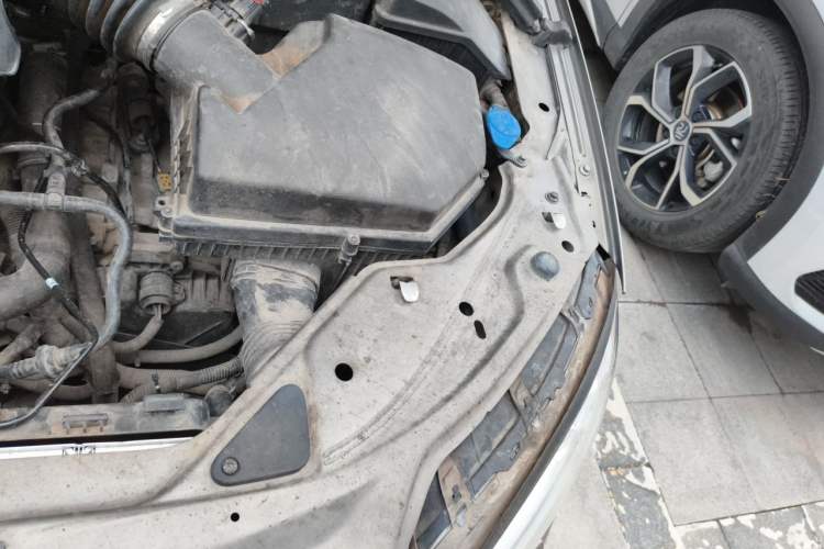 Used Volvo S80L 2011 2.0T ZhiZun Edition Engine Bay Left