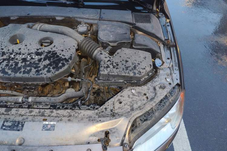 Used Volvo S80L 2011 2.0T ZhiZun Edition Engine Bay Left