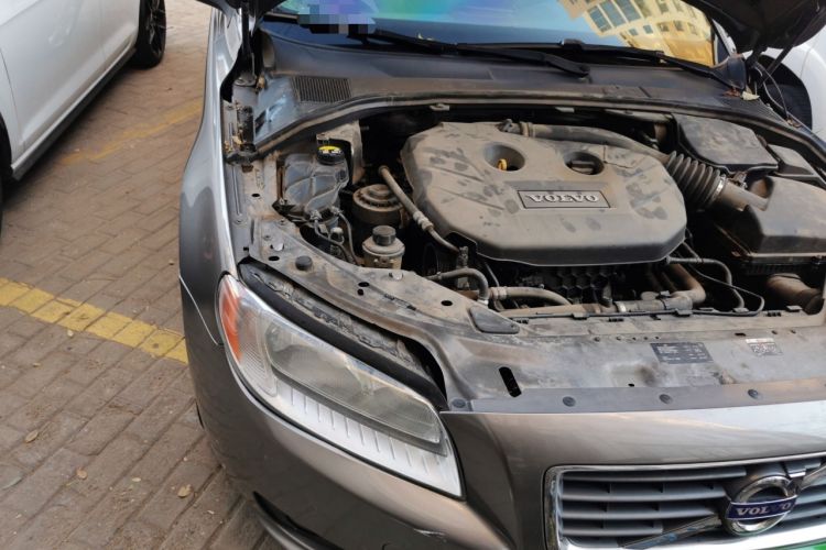 Used Volvo S80L 2011 2.0T Zhiya Edition Engine Bay Right