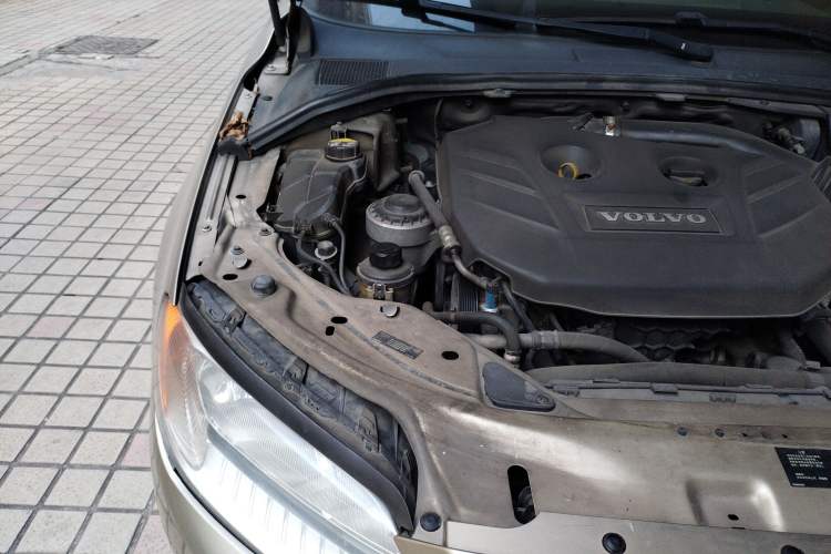 Used Volvo S80L 2011 2.0T Zhiya Edition Engine Bay Right