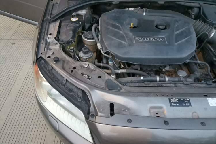 Used Volvo S80L 2011 2.0T ZhiZun Edition Engine Bay Right