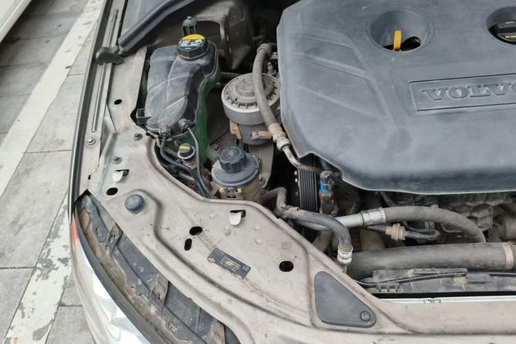 Used Volvo S80L 2011 2.0T ZhiZun Edition Engine Bay Right