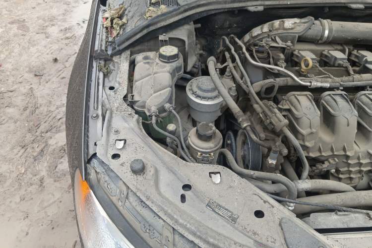 Used Volvo S80L 2011 2.0T Zhiya Edition Engine Bay Right