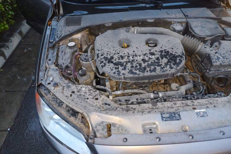 Used Volvo S80L 2011 2.0T ZhiZun Edition Engine Bay Right