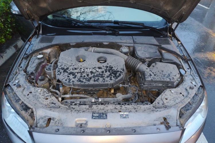 Used Volvo S80L 2011 2.0T ZhiZun Edition Engine Bay