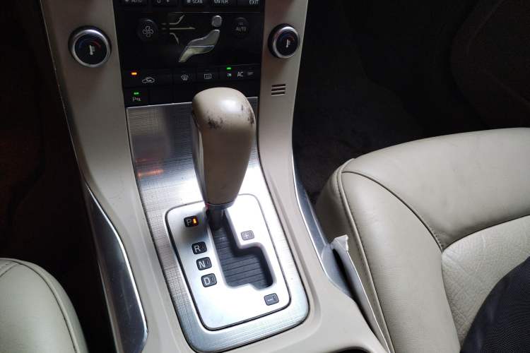 Used Volvo S80L 2011 2.0T Zhiya Edition Gear Lever