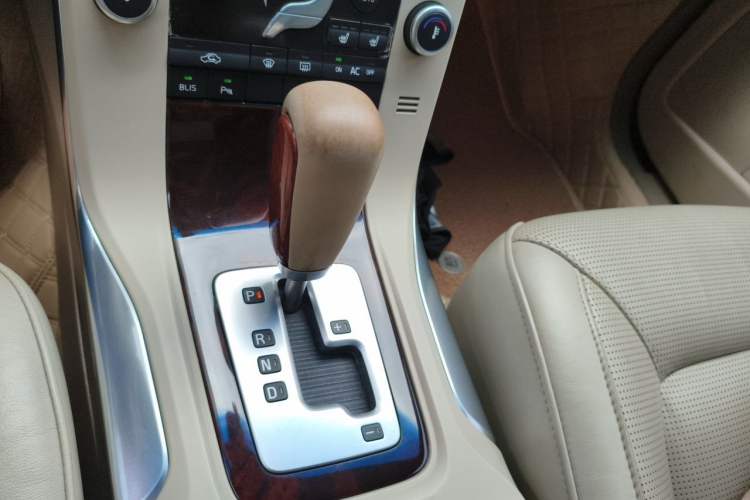Used Volvo S80L 2011 2.0T ZhiZun Edition Gear Lever