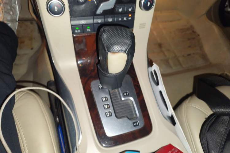 Used Volvo S80L 2011 2.0T ZhiZun Edition Gear Lever