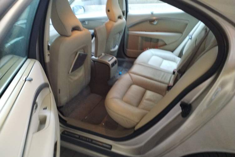 Used Volvo S80L 2011 2.0T Zhiya Edition Left Rear Seat