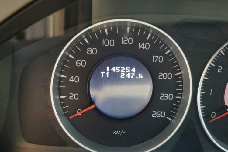 Used Volvo S80L 2011 2.0T Zhiya Edition Odometer Close Up