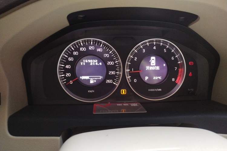 Used Volvo S80L 2011 2.0T Zhiya Edition Odometer Close Up