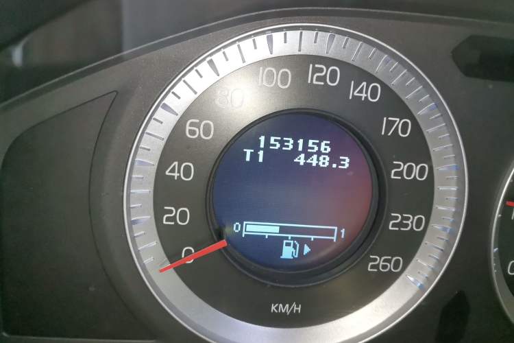 Used Volvo S80L 2011 2.0T ZhiZun Edition Odometer Close Up