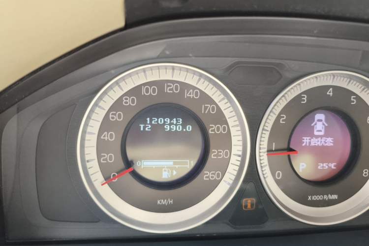 Used Volvo S80L 2011 2.0T ZhiZun Edition Odometer Close Up