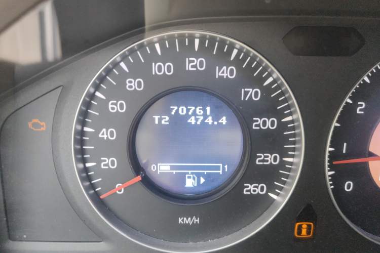 Used Volvo S80L 2011 2.0T Zhiya Edition Odometer Close Up