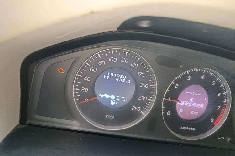 Used Volvo S80L 2011 2.0T Zhiya Edition Odometer Close Up