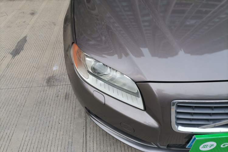 Used Volvo S80L 2011 2.0T ZhiZun Edition Right Front Headlight