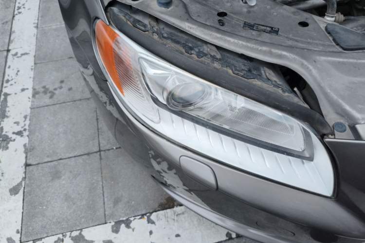 Used Volvo S80L 2011 2.0T ZhiZun Edition Right Front Headlight