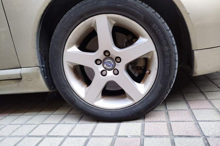 Used Volvo S80L 2011 2.0T Zhiya Edition Right Front Wheel Hub