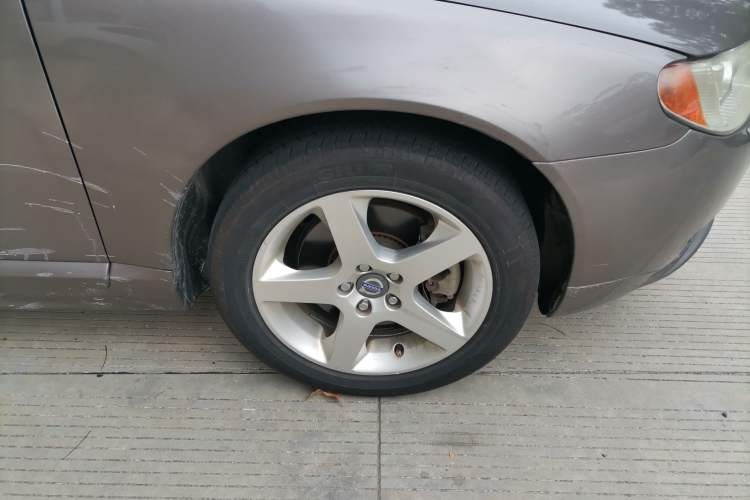 Used Volvo S80L 2011 2.0T ZhiZun Edition Right Front Wheel Hub