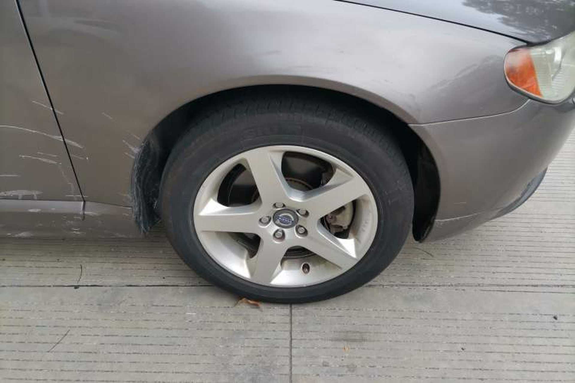 Used Volvo S80L 2011 2.0T ZhiZun Edition Right Front Wheel Hub