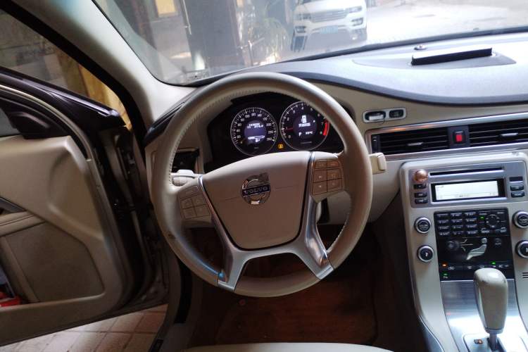 Used Volvo S80L 2011 2.0T Zhiya Edition Steering Wheel