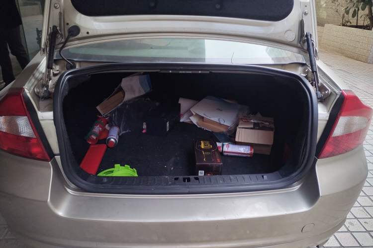 Used Volvo S80L 2011 2.0T Zhiya Edition Trunk